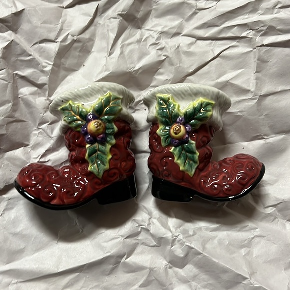 FITZ AND FLOYD Christmas Santa Boots Salt & Pepper Shakers - Picture 2 of 5